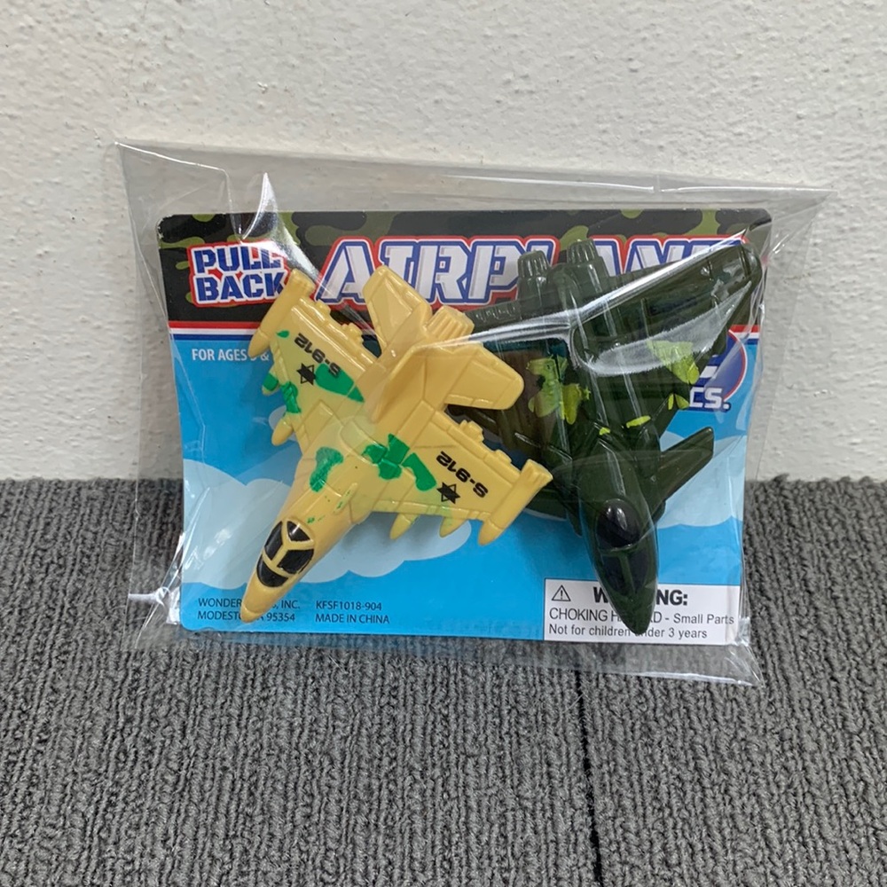 2 Pcs Pull Back Airplane Military Green Tan Camo Plastic Toy Ages 5+ New